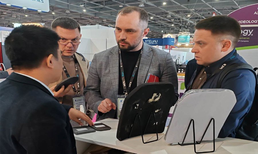 湖南尊龙体育携最新防弹产品亮相法国欧洲国际防务展